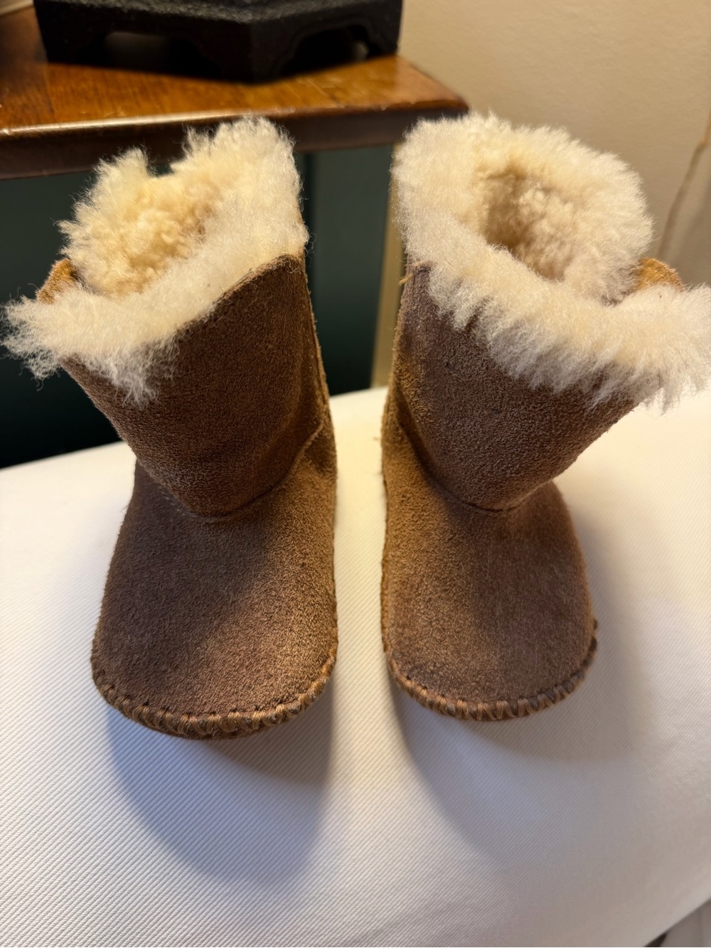 EUC UGG Caden Infant Suede Booties Size 2/3
